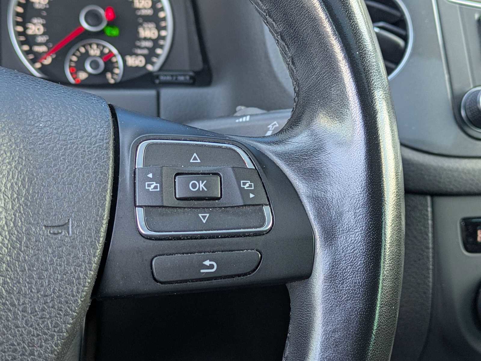 Used 2016 Volkswagen Tiguan SEL image 25