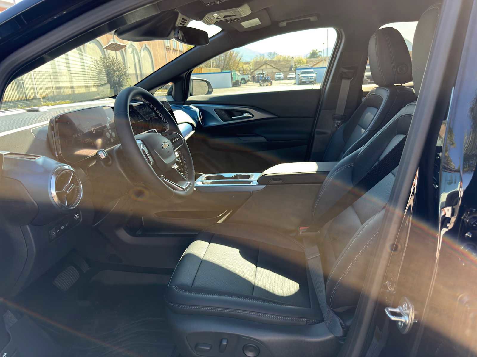New 2026 Chevrolet Equinox EV LT FWD image 23