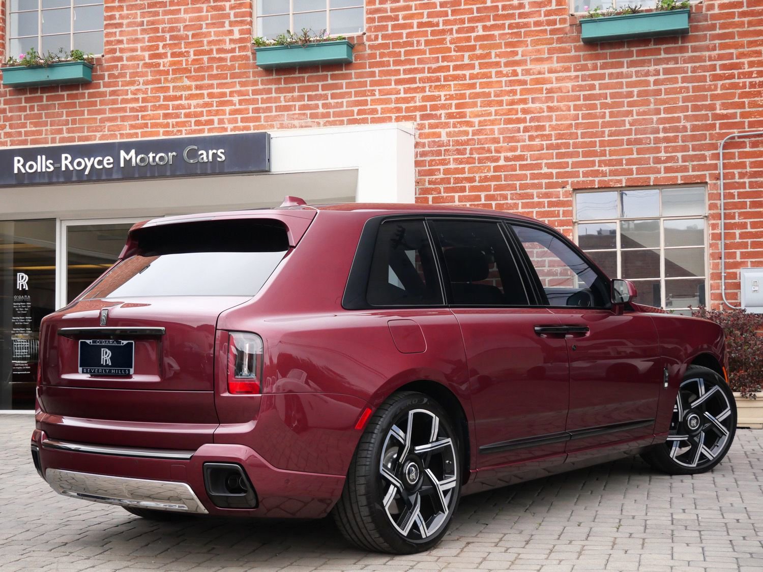 New 2025 Rolls-Royce Cullinan Black Badge image 2