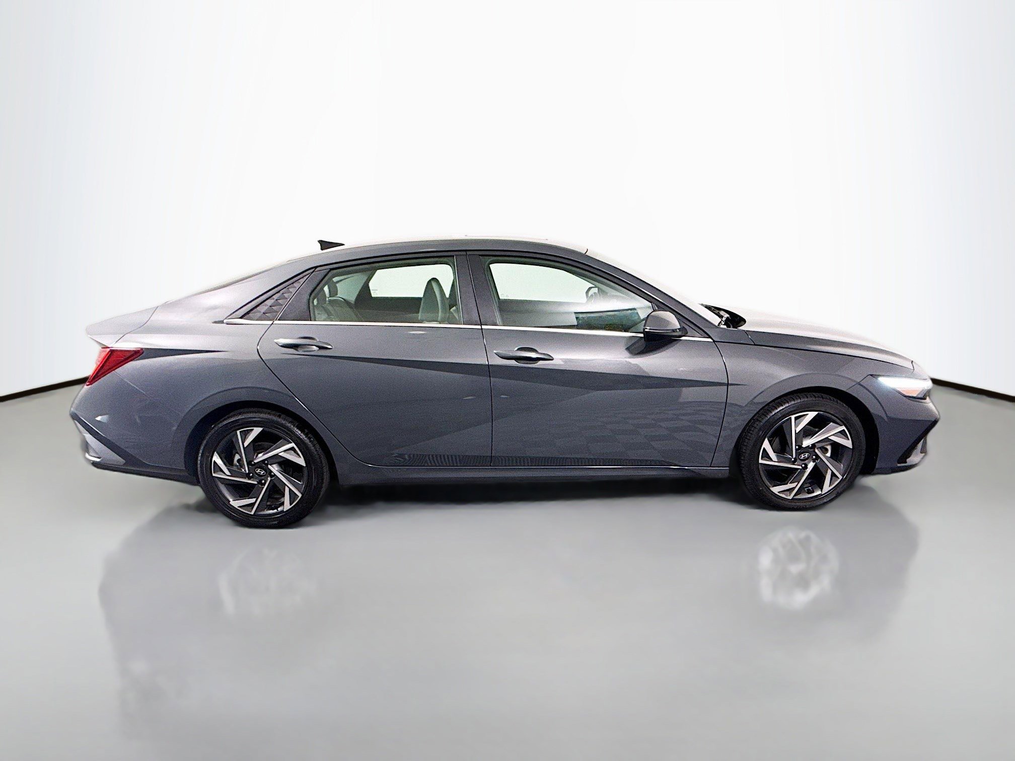 Used 2025 Hyundai Elantra Limited image 11