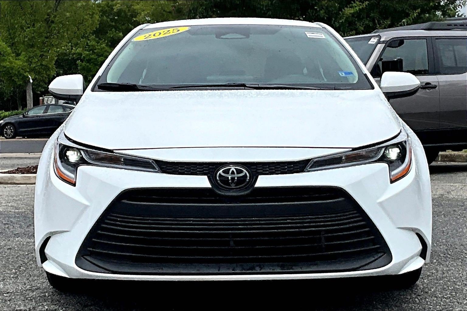 Used 2025 Toyota Corolla LE FWD image 3