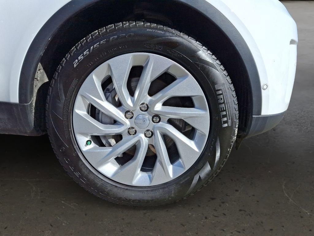 Used 2024 Land Rover Discovery S image 8