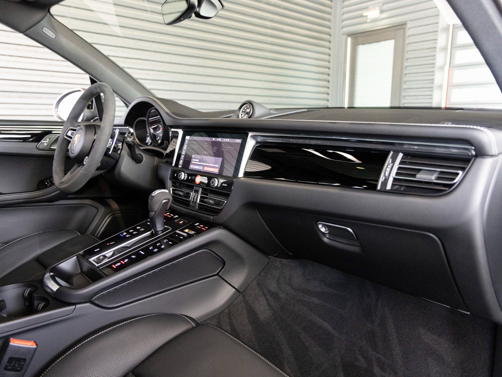 New 2025 Porsche Macan Turbo image 35