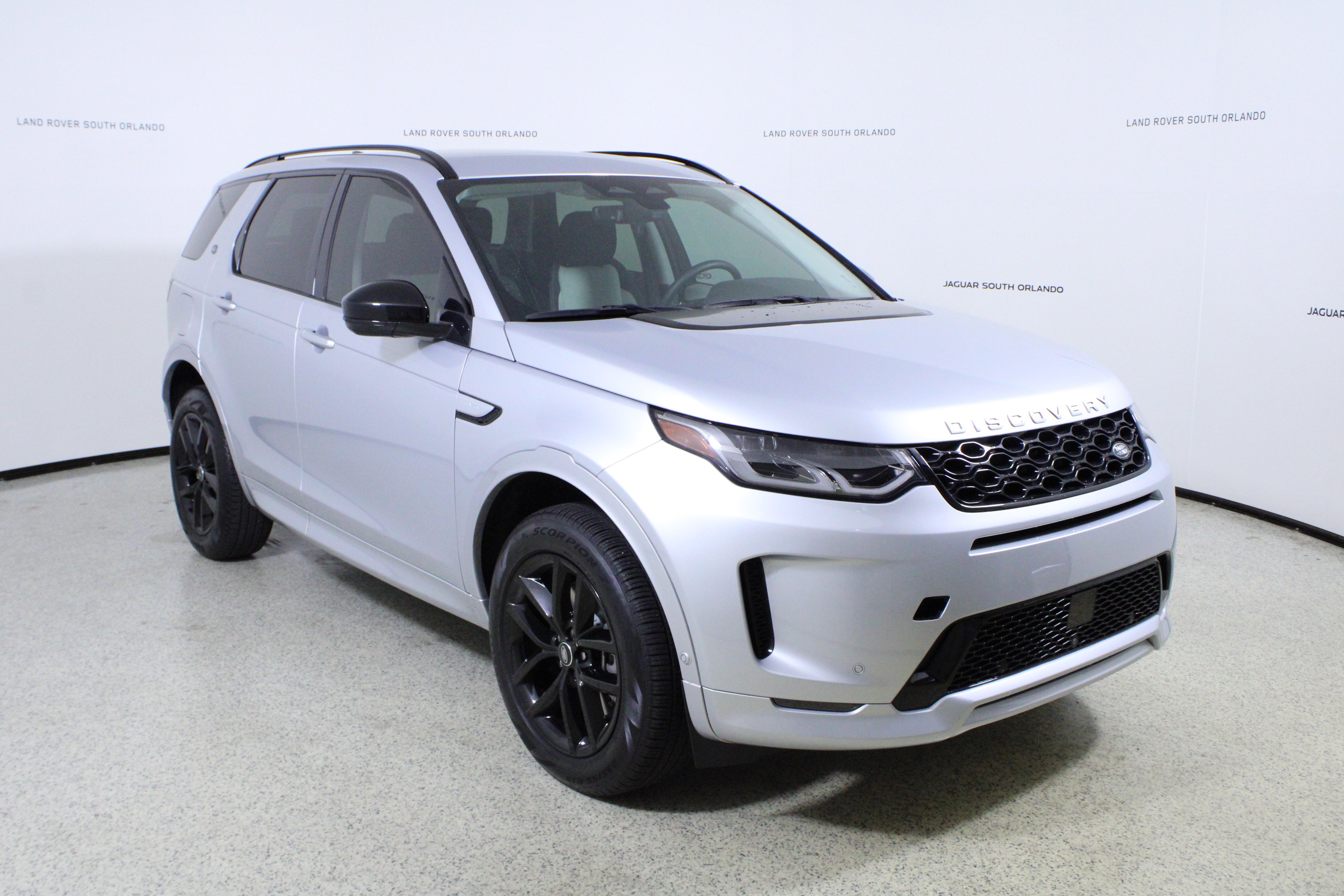 Used 2025 Land Rover Discovery Sport S image 3