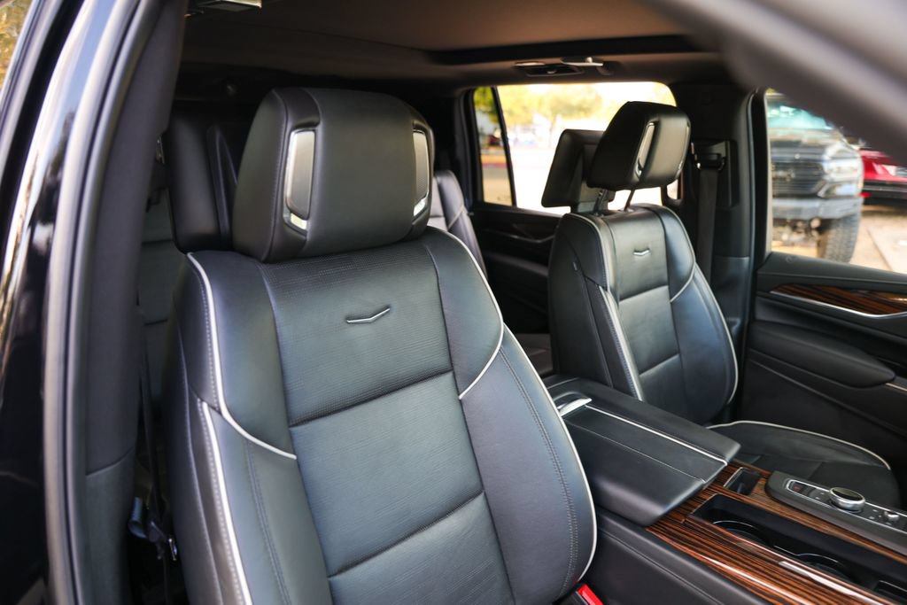 Used 2024 Cadillac Escalade ESV Premium Luxury w/ Performance Package AWD/4WD image 33