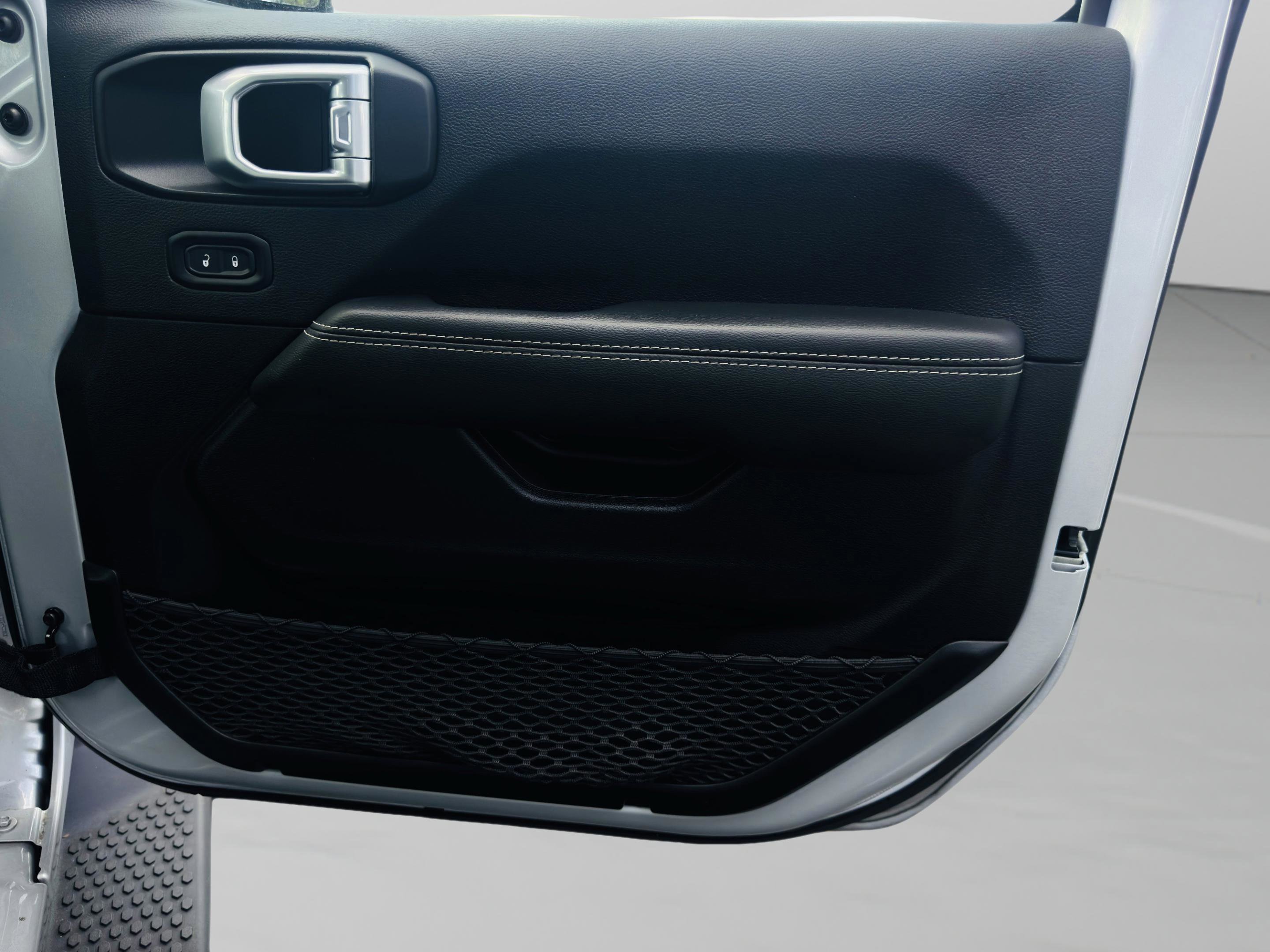 Used 2022 Jeep Wrangler Unlimited Sahara w/ Cold Weather Group image 37