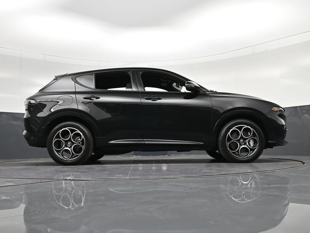 Used 2025 Alfa Romeo Tonale AWD/4WD image 34