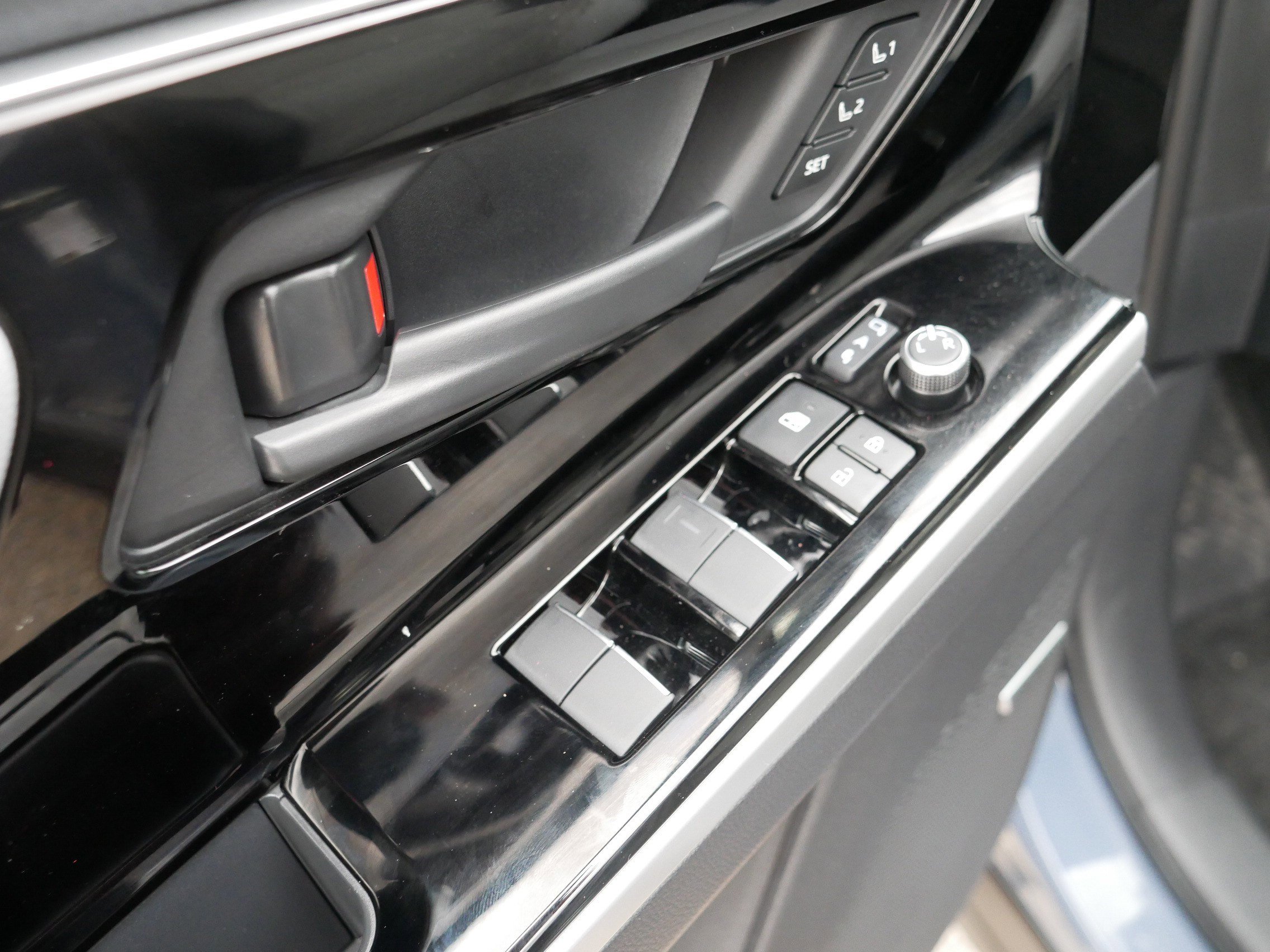 Used 2024 Subaru Solterra Limited image 19