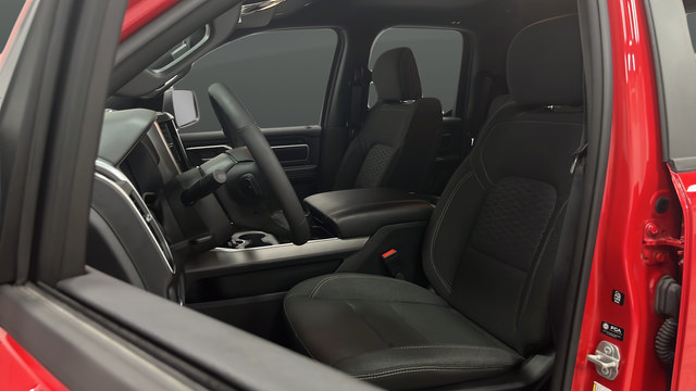 Used 2025 RAM 1500 Big Horn AWD/4WD image 9