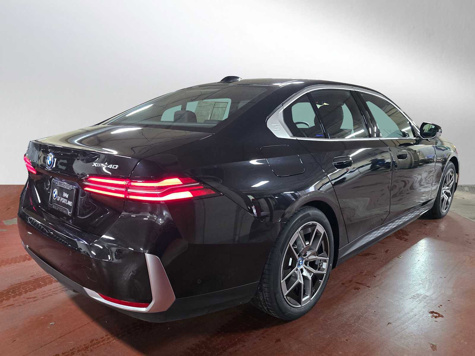 Used 2025 BMW i5 xDrive40 w/ Premium Package image 3