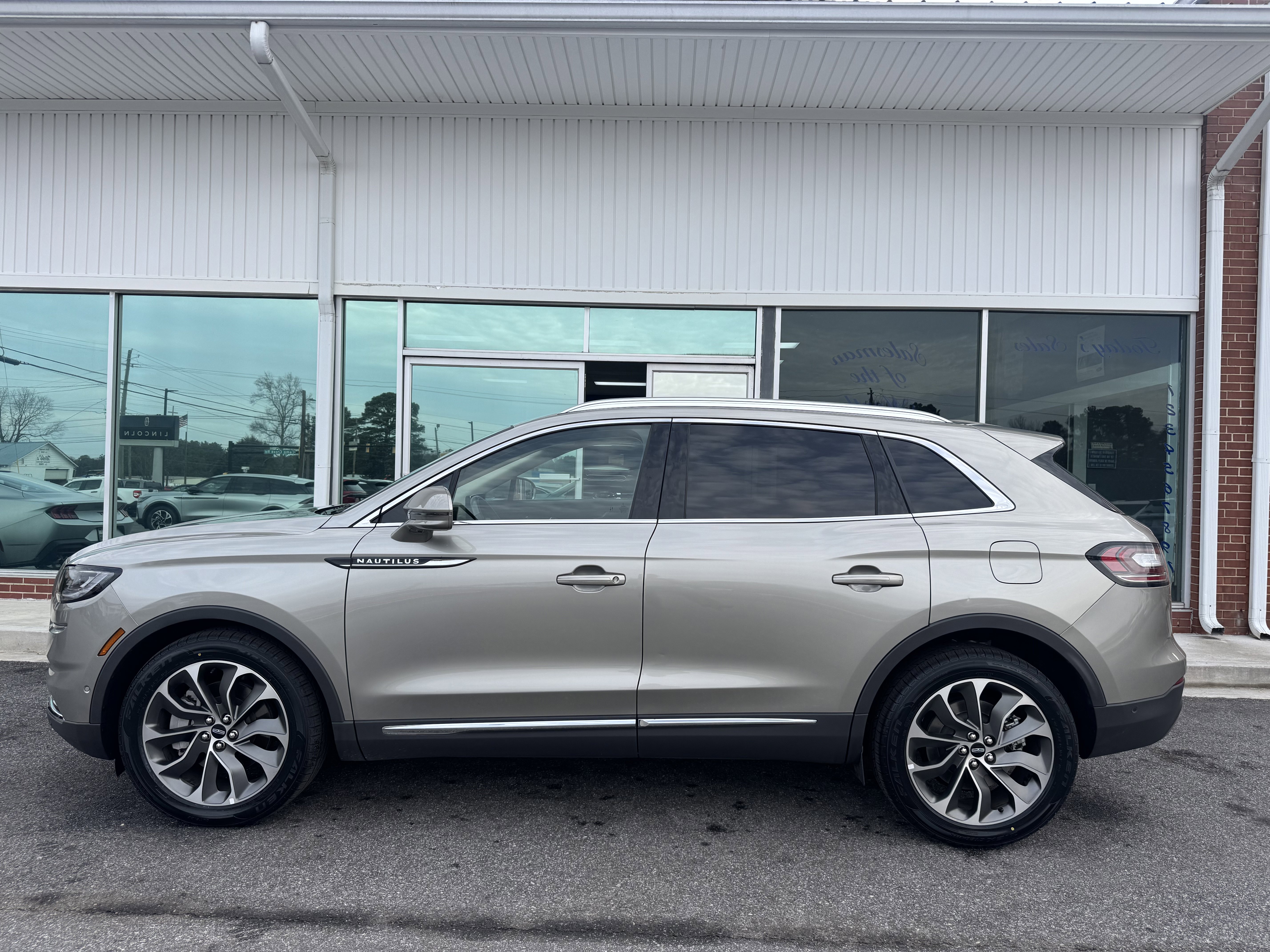 Used 2023 Lincoln Nautilus Reserve w/ Equipment Group 201A