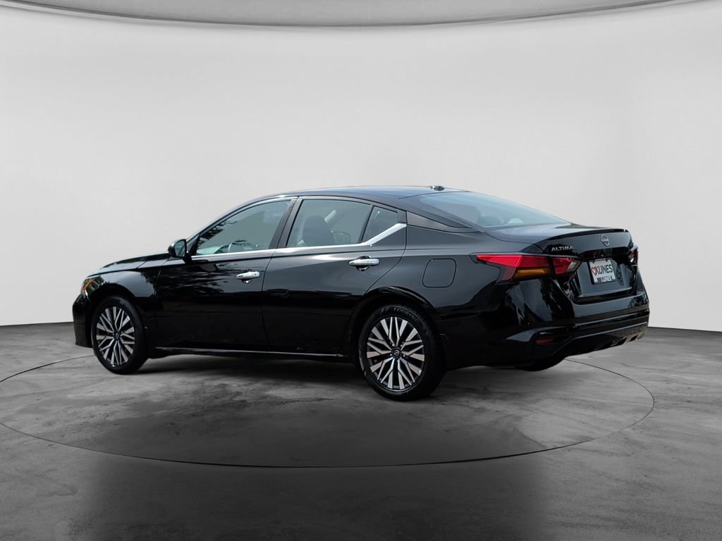 Used 2025 Nissan Altima 2.5 SV FWD image 5
