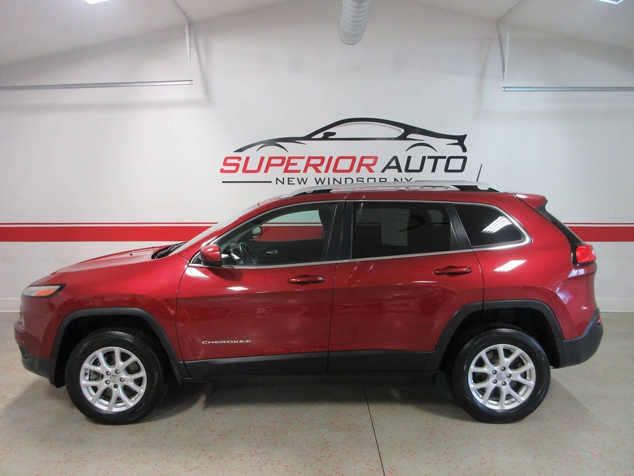 Used 2016 Jeep Cherokee Latitude w/ Cold Weather Group AWD/4WD image 2