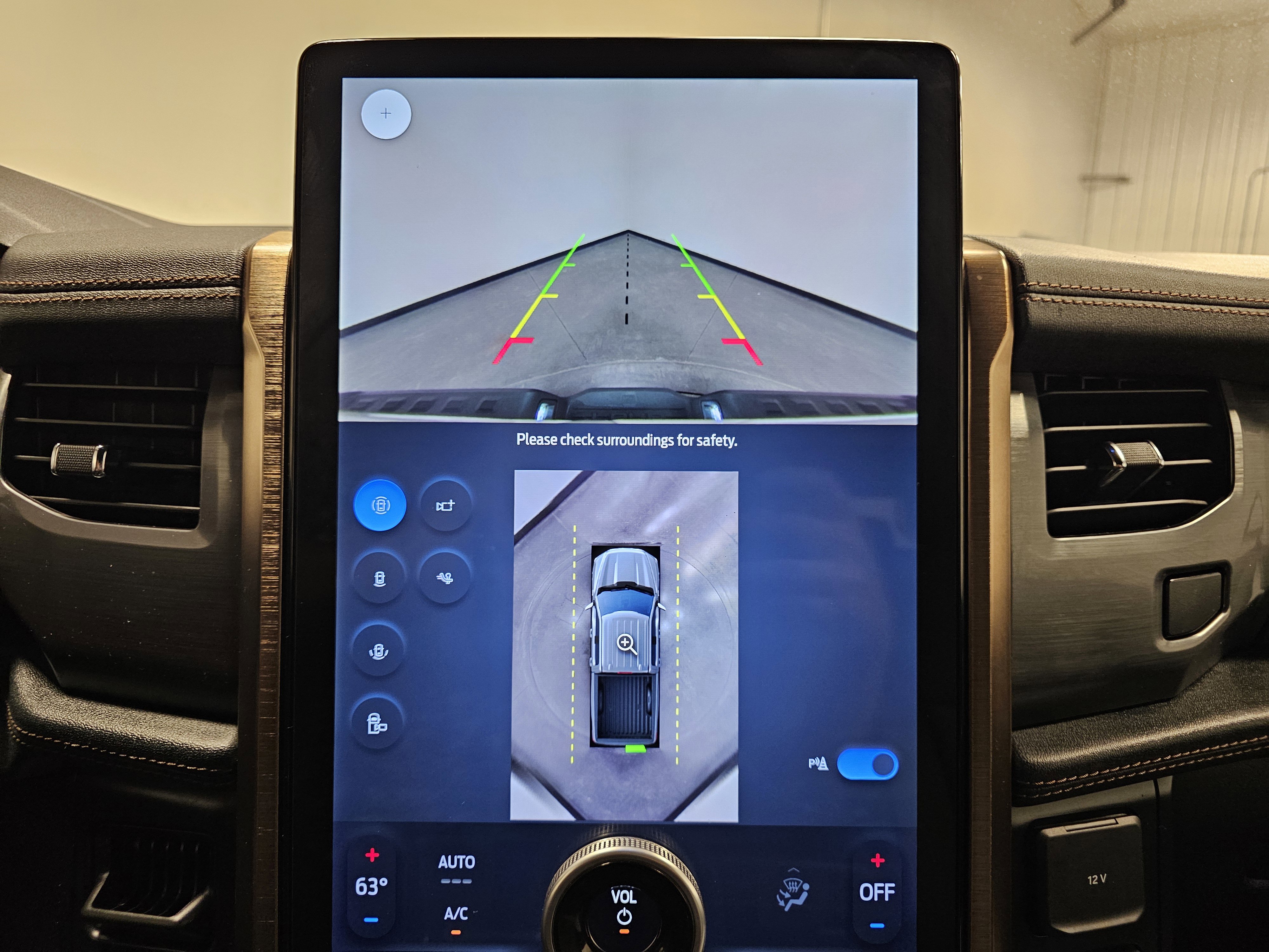 Used 2023 Ford F150 Lightning Lariat image 27