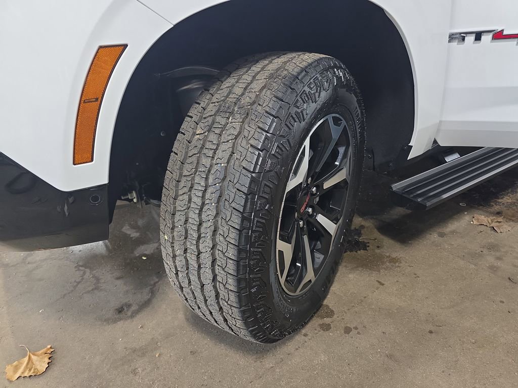New 2026 GMC Yukon XL AT4 AWD/4WD image 37