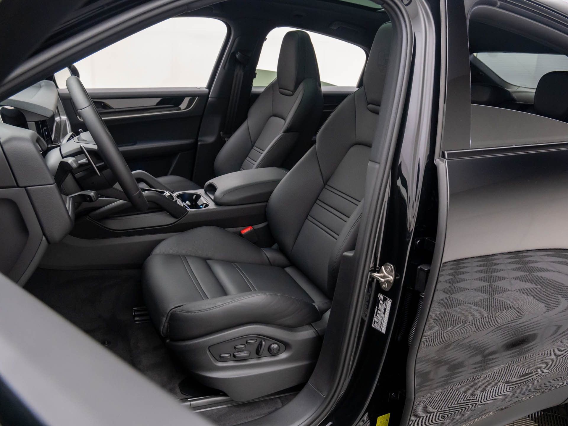 New 2025 Porsche Cayenne E-Hybrid Coupe image 5