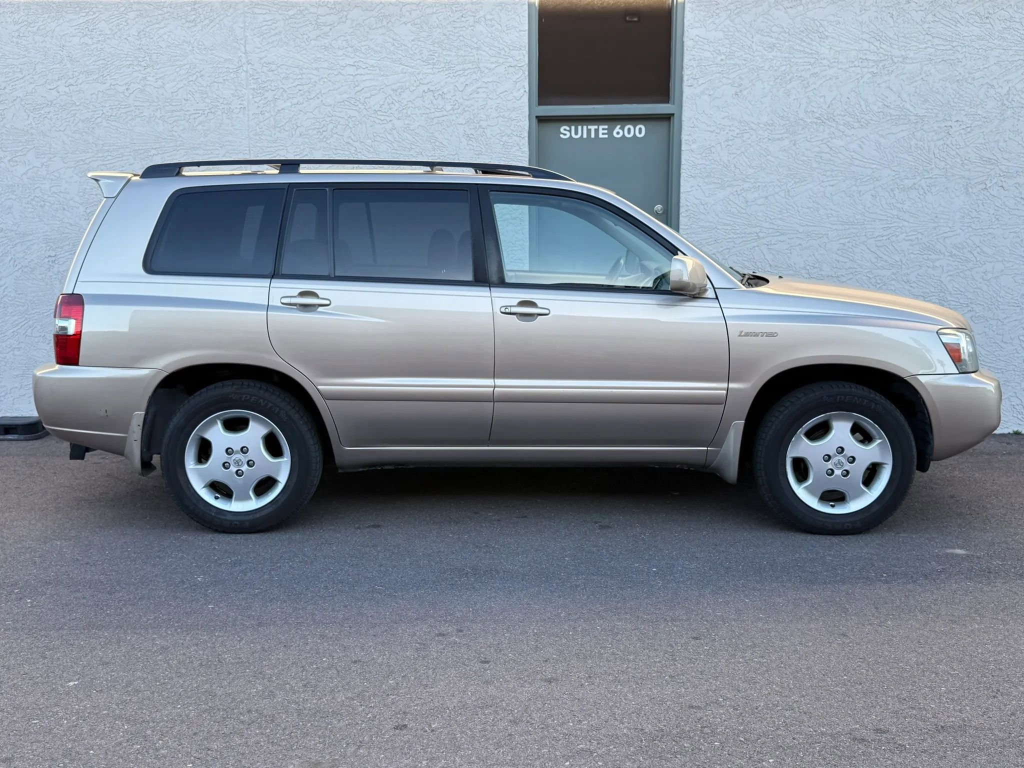 Used 2004 Toyota Highlander Limited AWD/4WD image 7