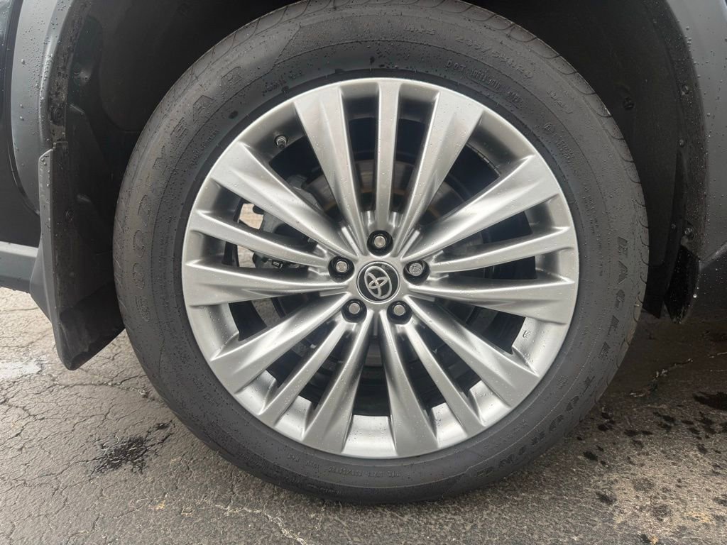 Used 2025 Toyota Highlander Platinum AWD/4WD image 50