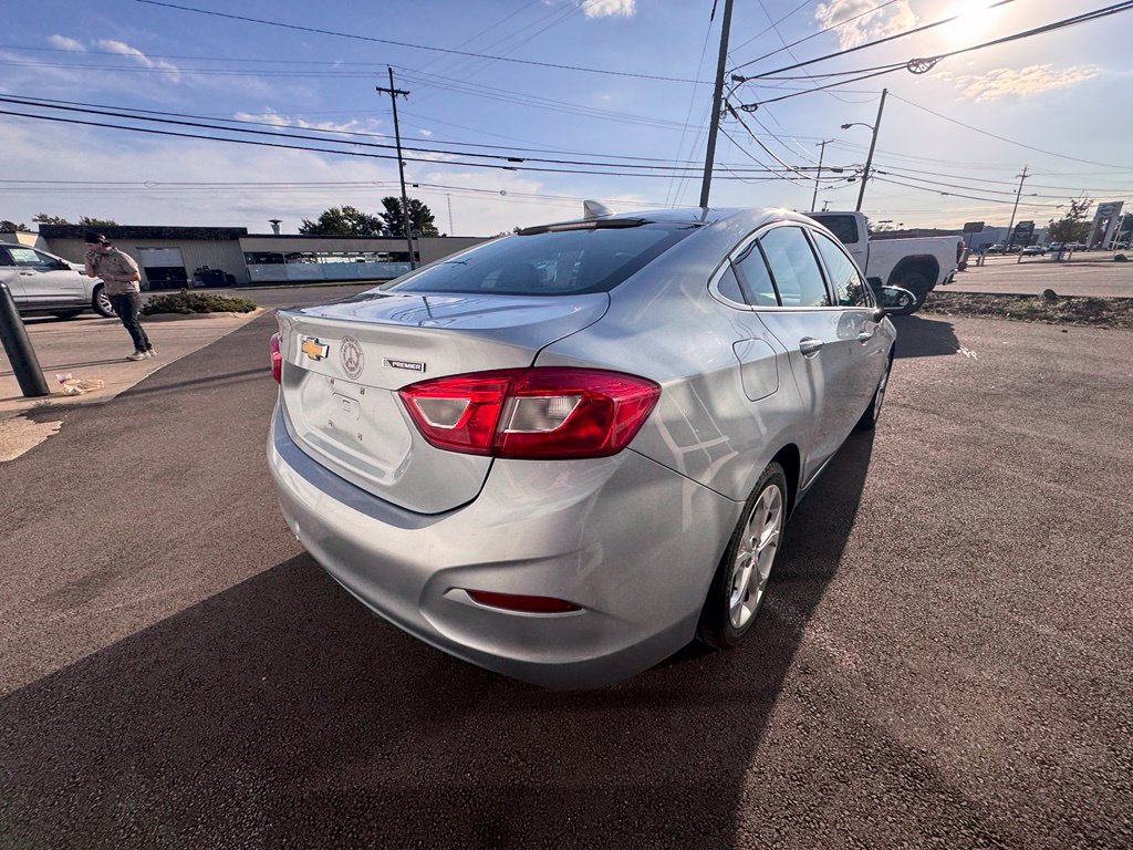 Used 2017 Chevrolet Cruze Premier FWD image 5
