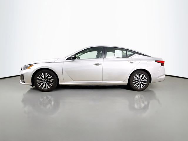 Used 2024 Nissan Altima 2.5 SV image 4
