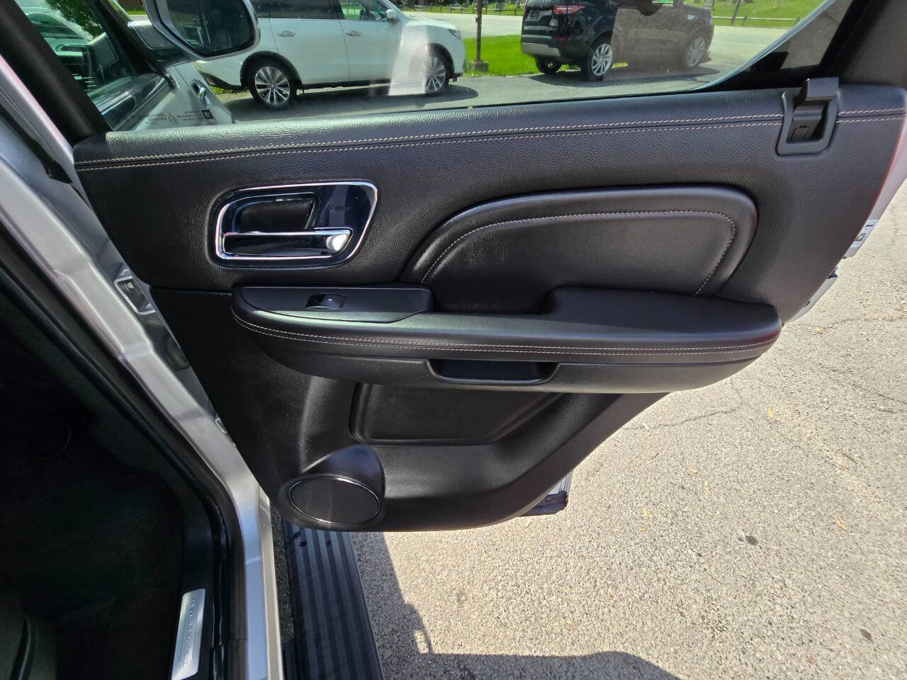 Used 2014 Cadillac Escalade Platinum image 40