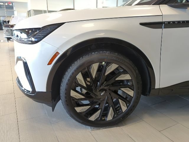 New 2026 Lincoln Nautilus Reserve AWD/4WD image 2
