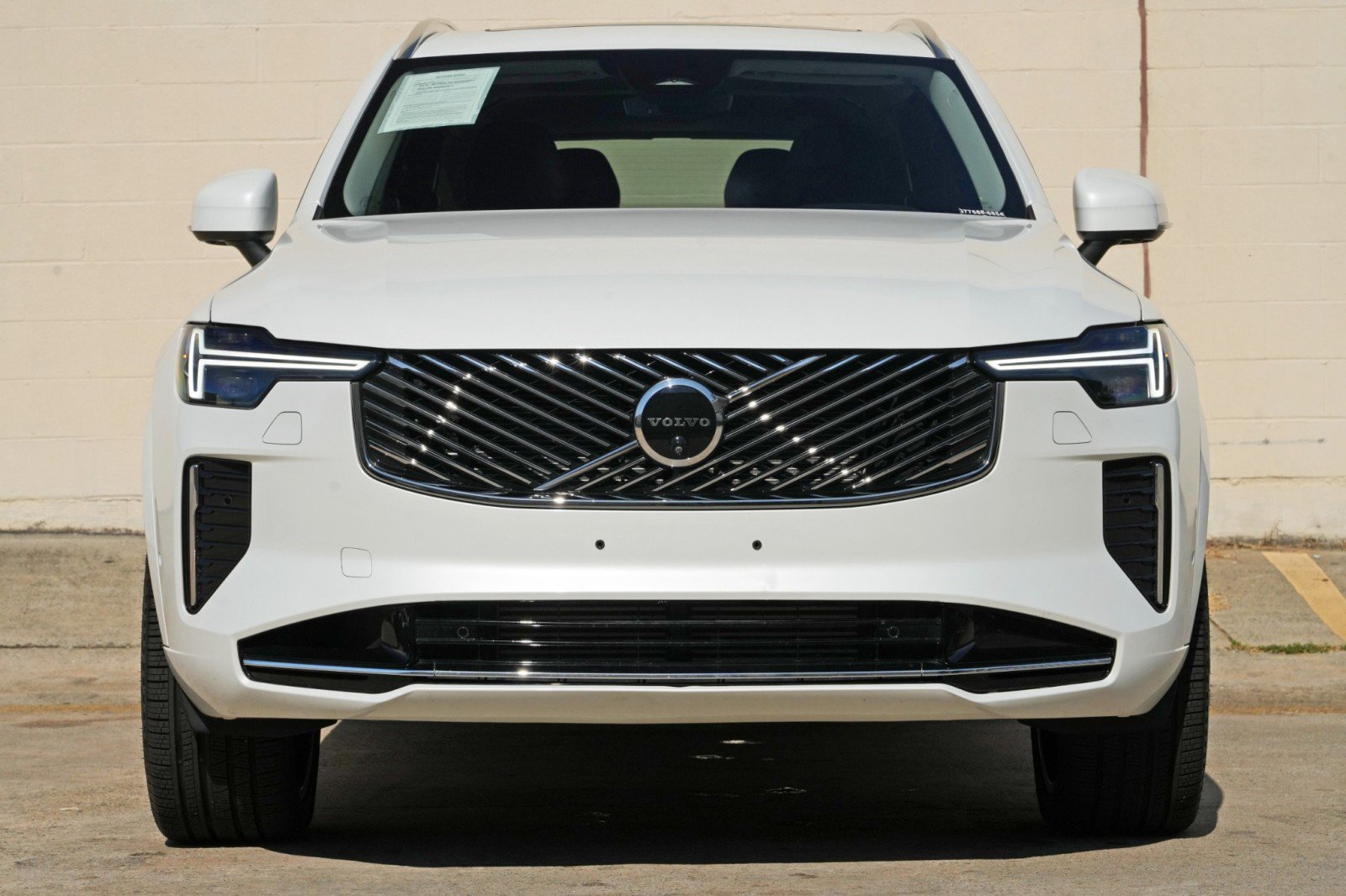 Used 2025 Volvo XC90 T8 Plus w/ Protection Package Premier AWD/4WD image 7