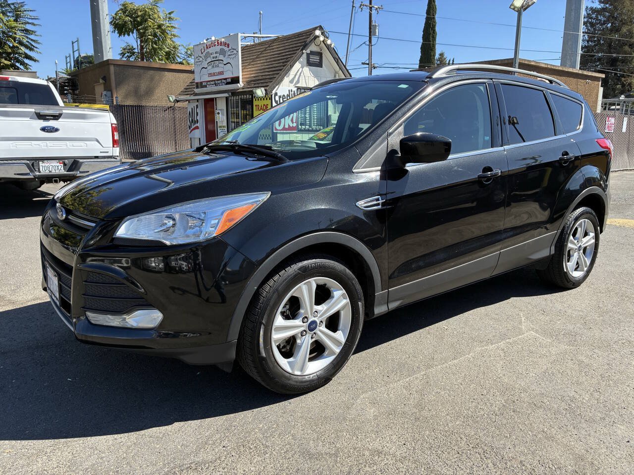 Used 2015 Ford Escape SE AWD/4WD image 1