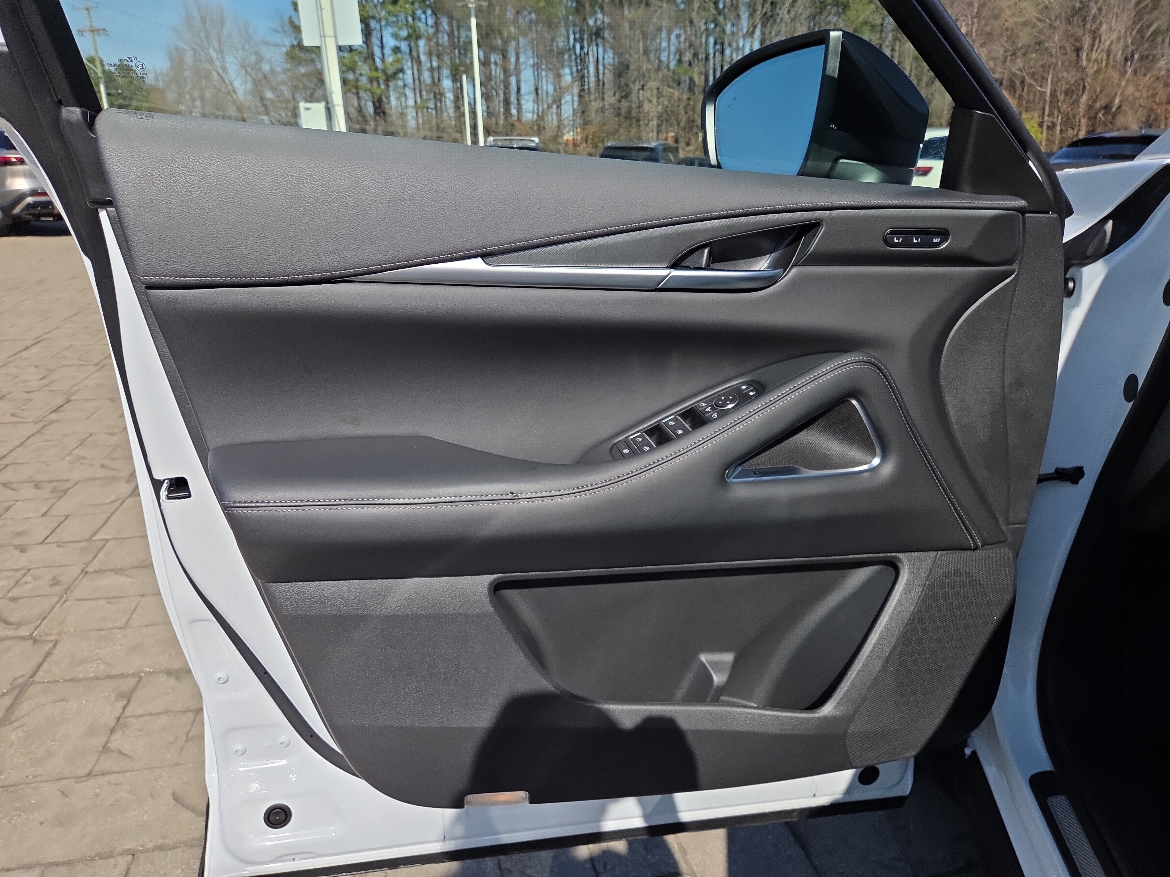 Used 2026 INFINITI QX60 Luxe w/ Cargo Package image 6