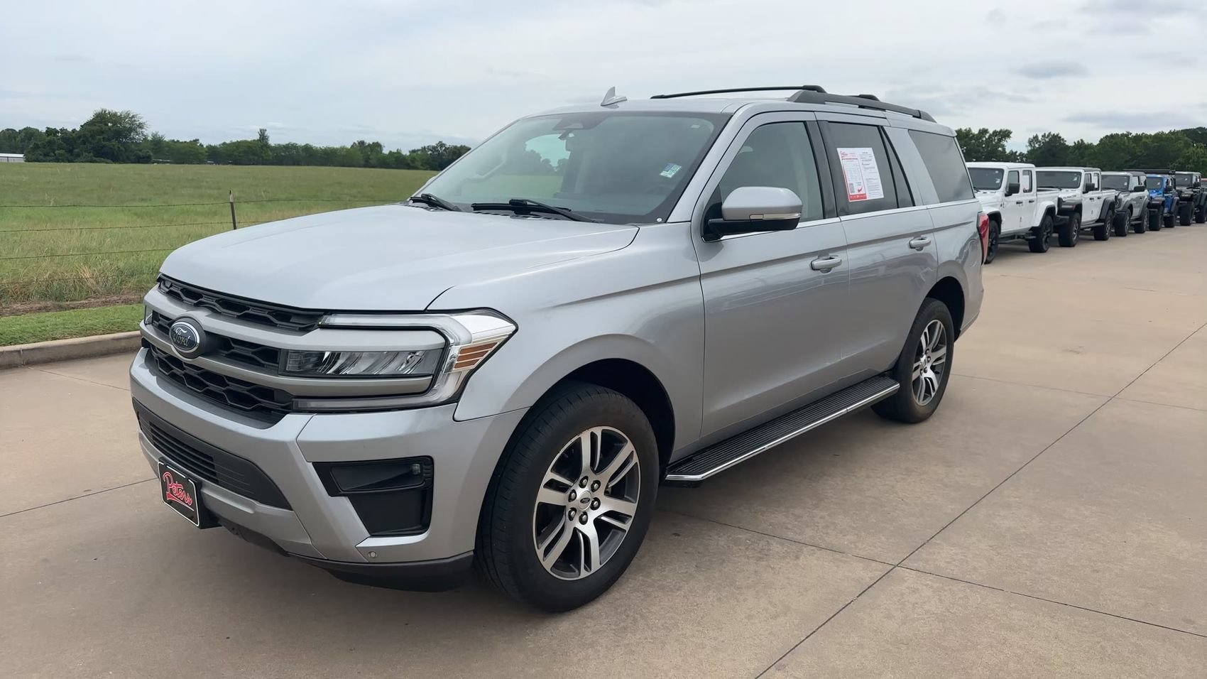 Used 2023 Ford Expedition XLT RWD image 5