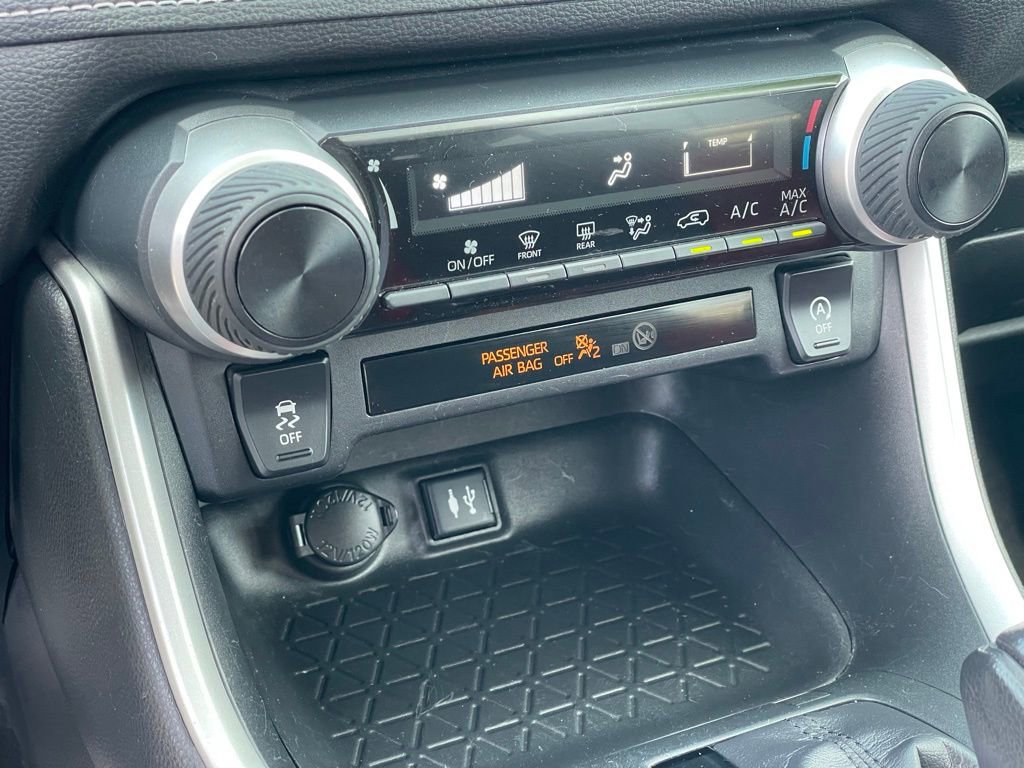 Used 2019 Toyota RAV4 LE w/ All Weather Liner Package image 20