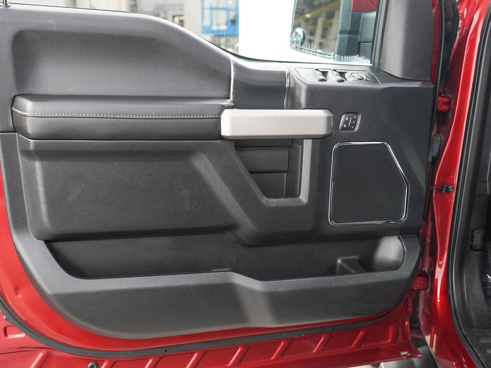 Used 2019 Ford F150 Lariat w/ Equipment Group 502A Luxury AWD/4WD image 17