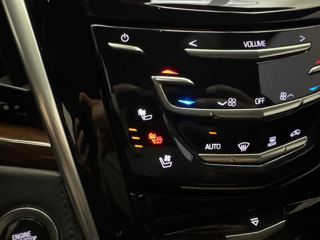 Used 2020 Cadillac Escalade ESV 4WD image 38