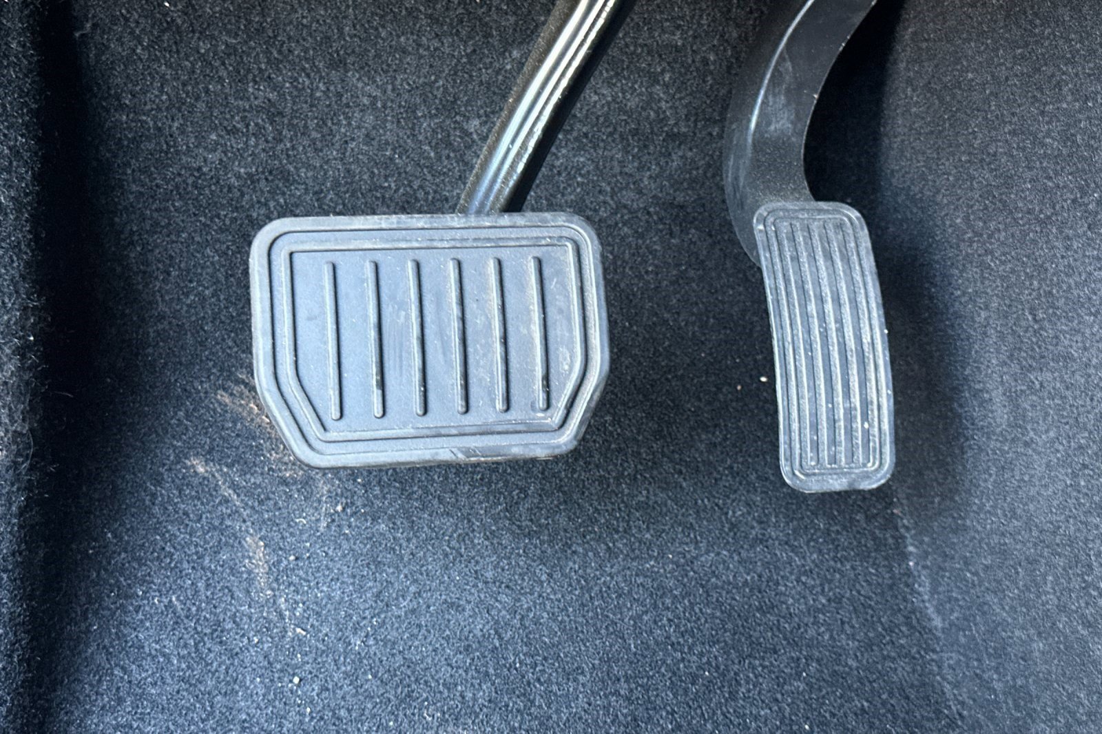 Used 2022 Tesla Model 3 Standard Range image 37