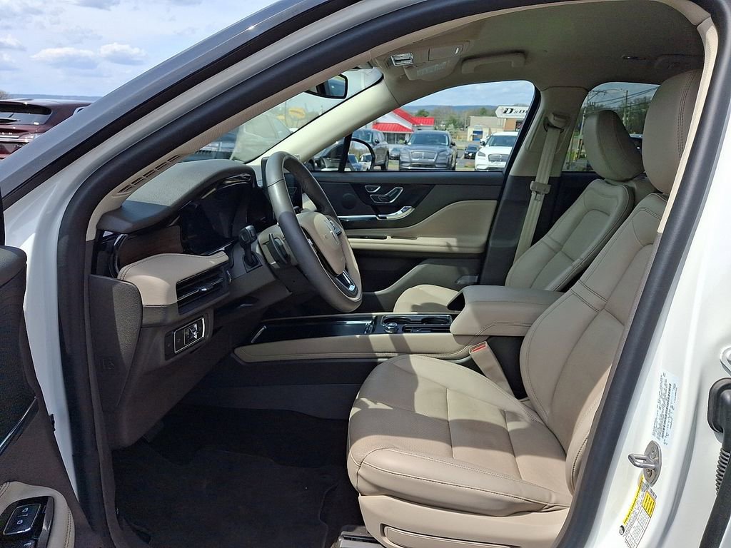 Certified 2023 Lincoln Corsair Reserve image 13
