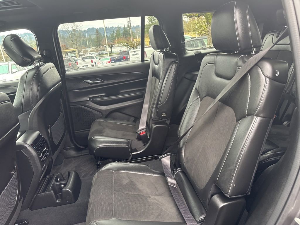 Used 2024 Jeep Grand Cherokee L Altitude image 23