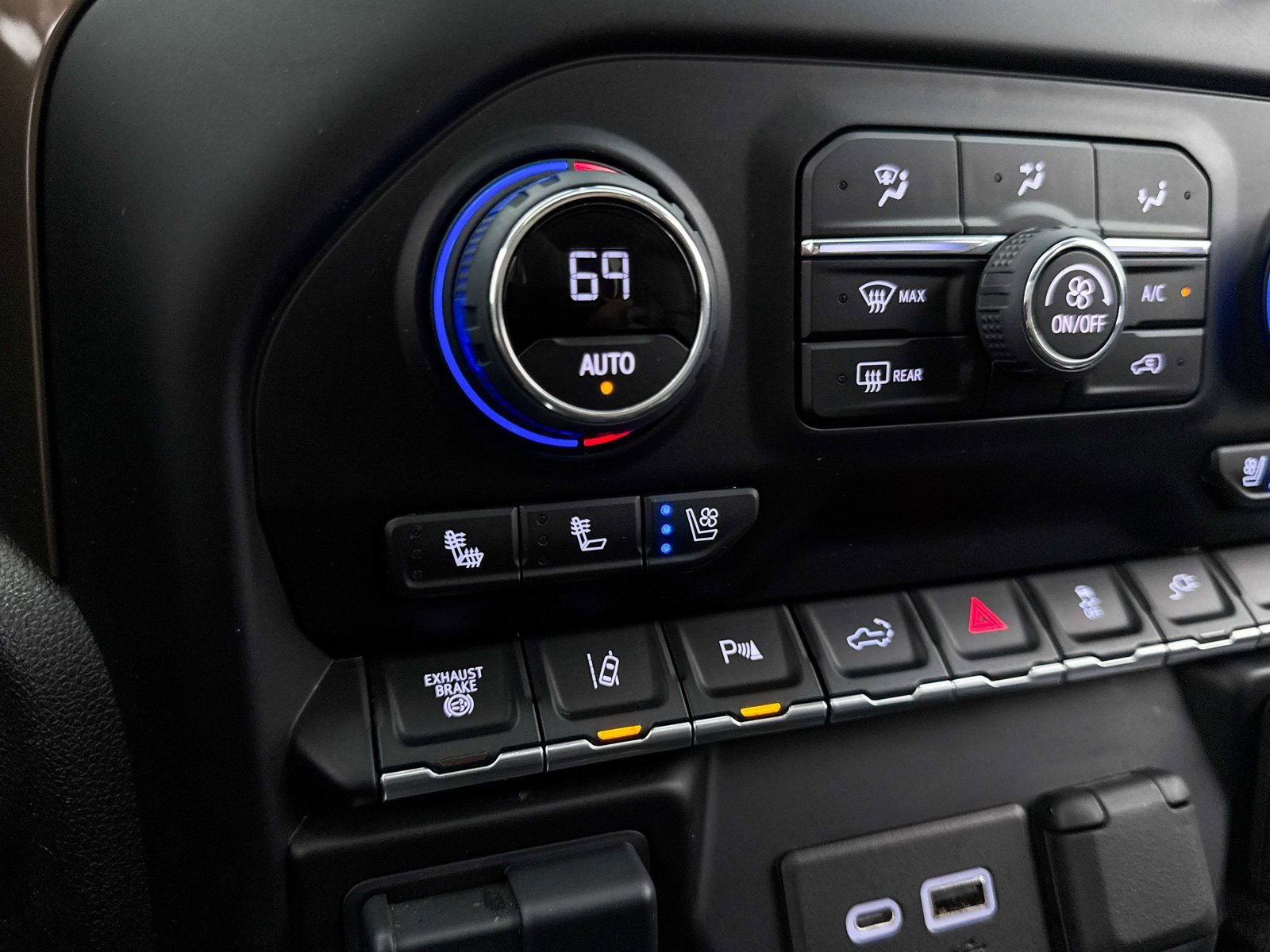 Used 2022 Chevrolet Silverado 2500 High Country w/ Z71 Off-Road Package image 38