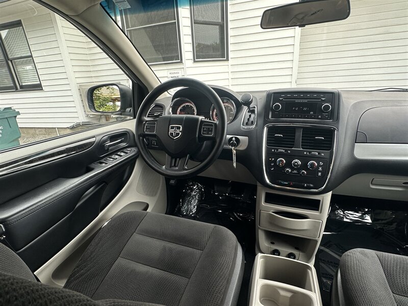 Used 2016 Dodge Grand Caravan SE w/ Quick Order Package 29E SE FWD image 5