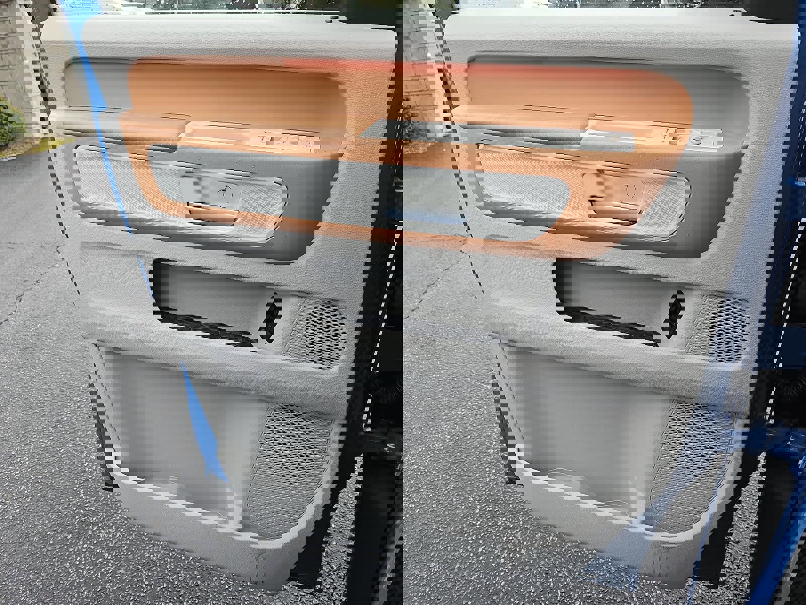 Used 2025 Volkswagen ID. Buzz 1st Edition image 31