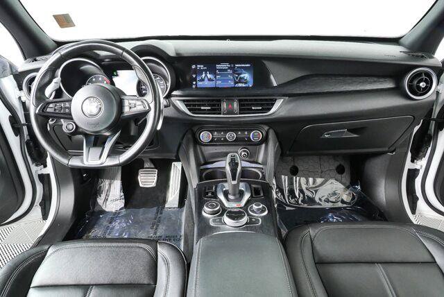 Used 2022 Alfa Romeo Stelvio Sprint AWD/4WD image 18