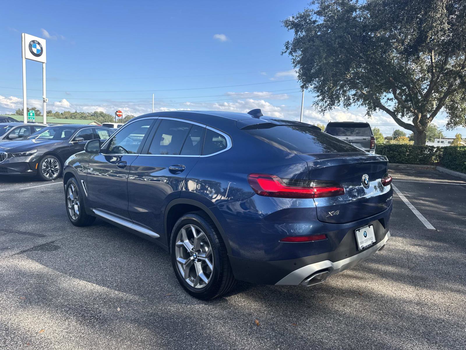 Certified 2025 BMW X4 xDrive30i image 6