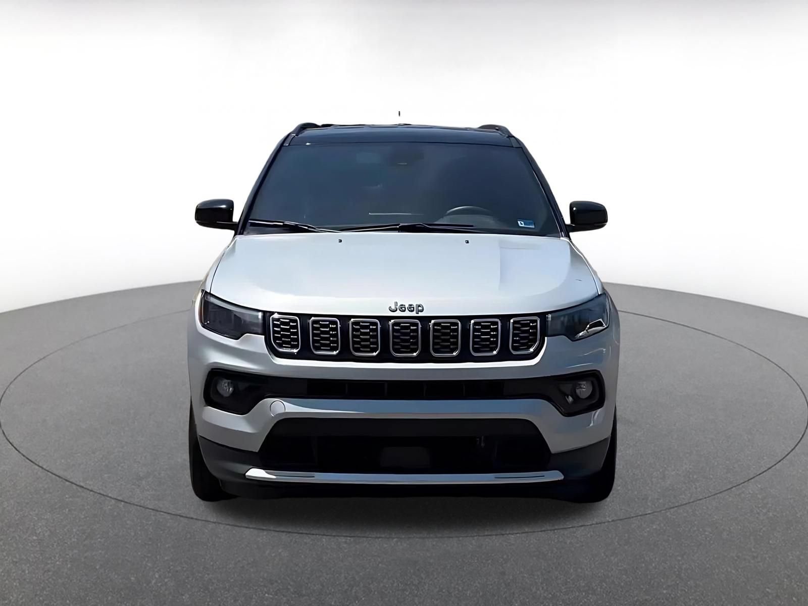 Used 2025 Jeep Compass Limited AWD/4WD image 4