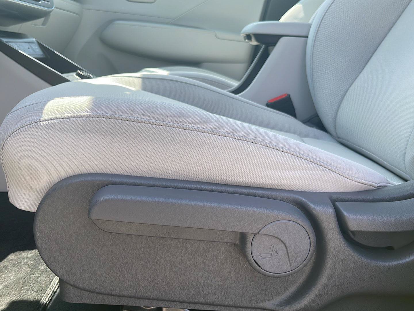 Certified 2024 Hyundai Kona SE FWD image 20