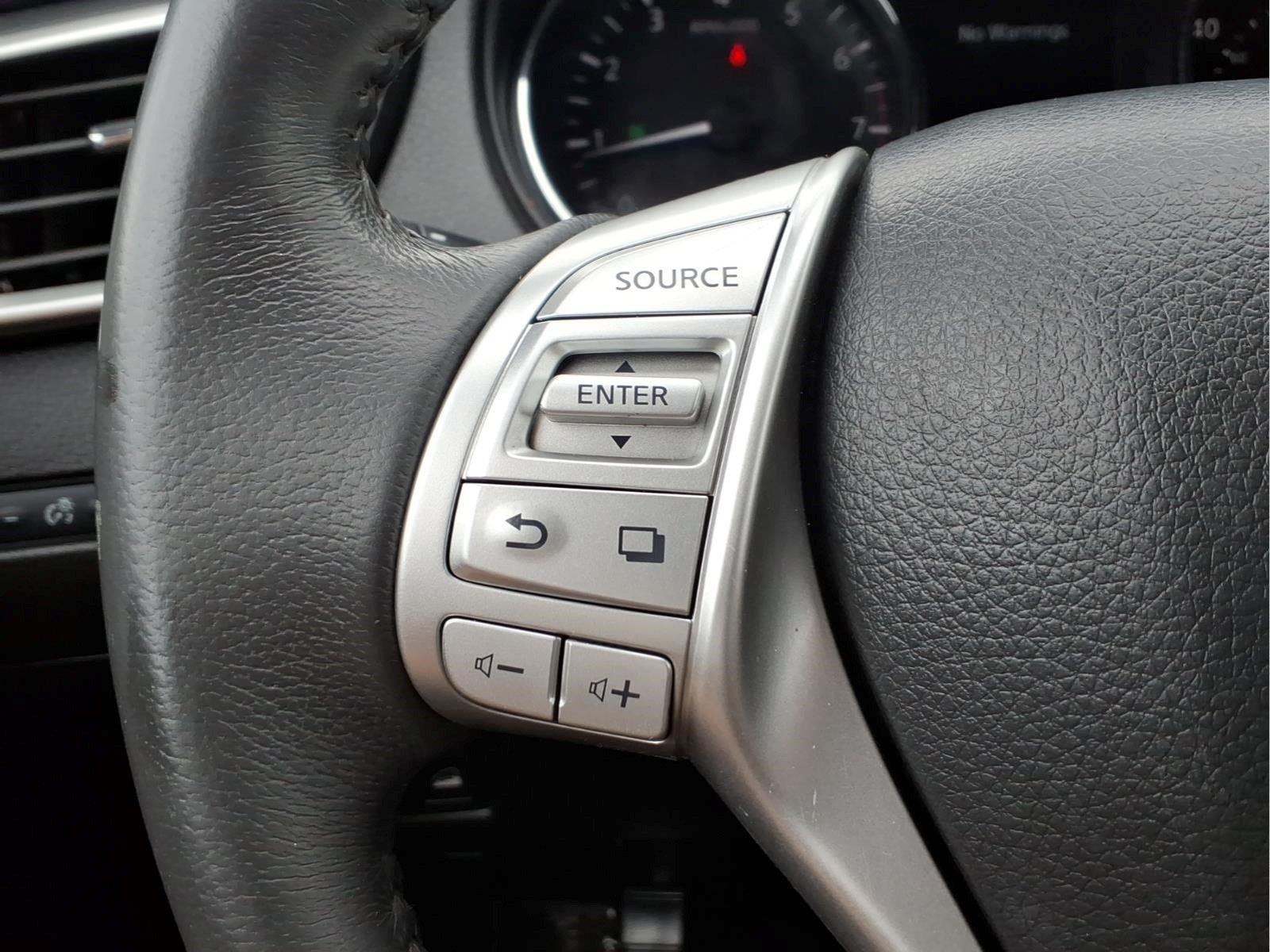 Used 2014 Nissan Rogue SL AWD/4WD image 14
