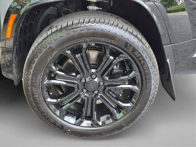 New 2026 Land Rover Defender 110 OCTA AWD/4WD image 9