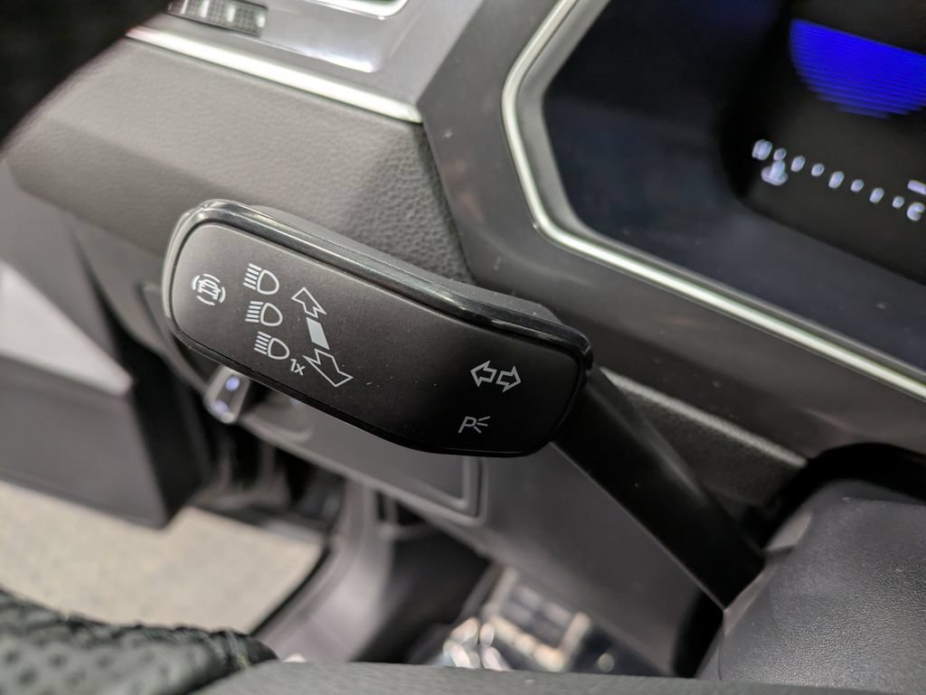 Used 2023 Volkswagen Tiguan SE R-Line AWD/4WD image 18