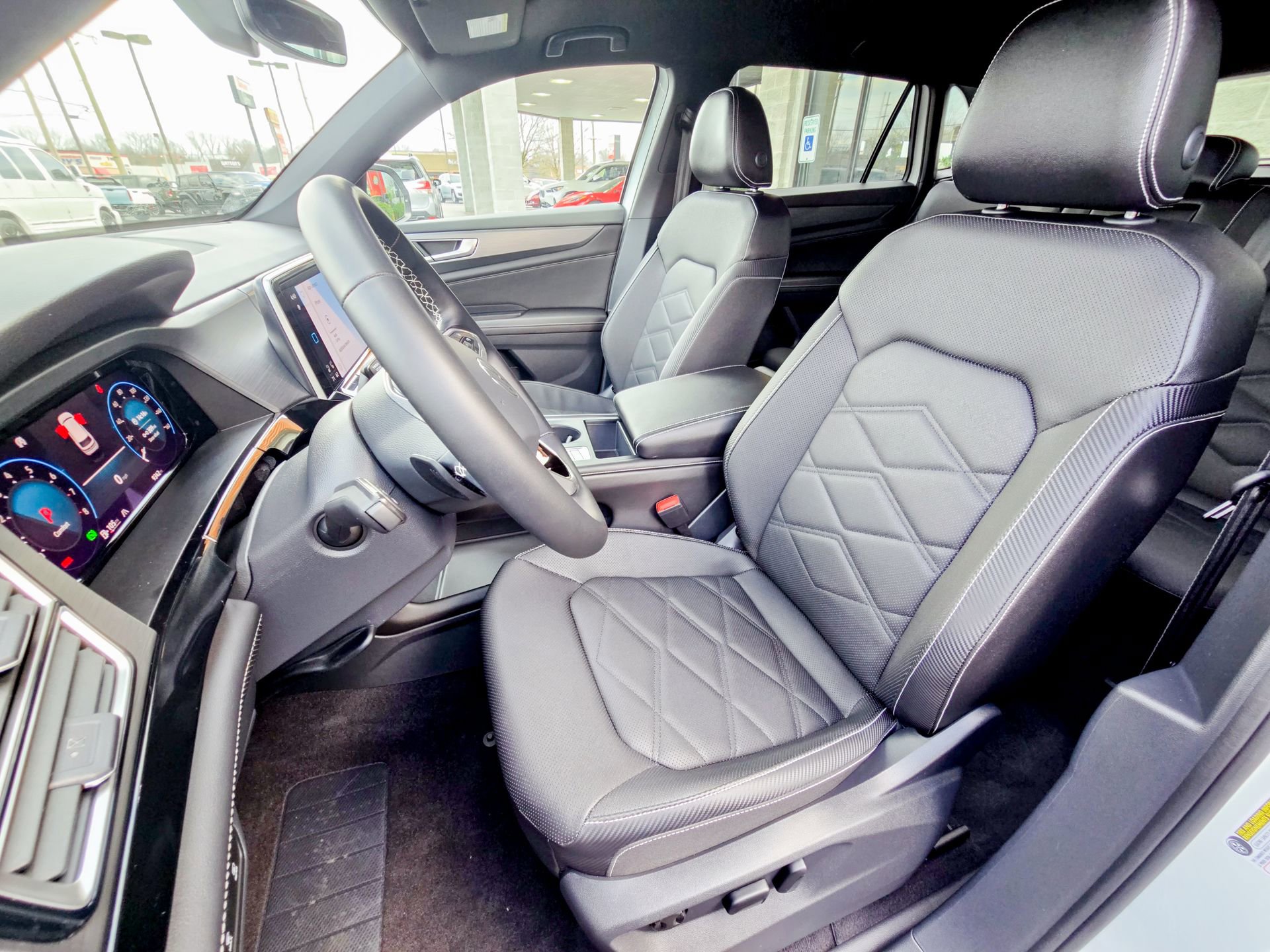 Used 2024 Volkswagen Atlas Cross Sport SE image 19