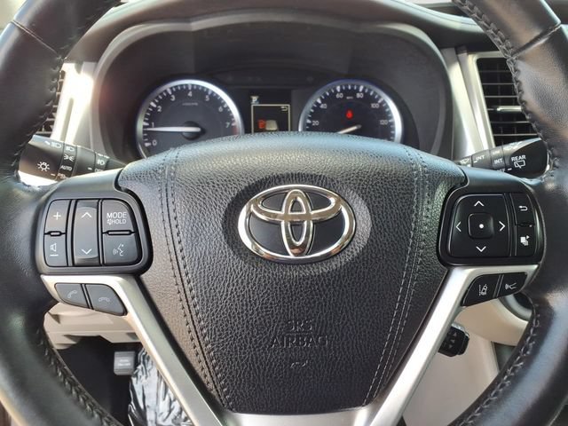 Used 2017 Toyota Highlander XLE AWD/4WD image 23