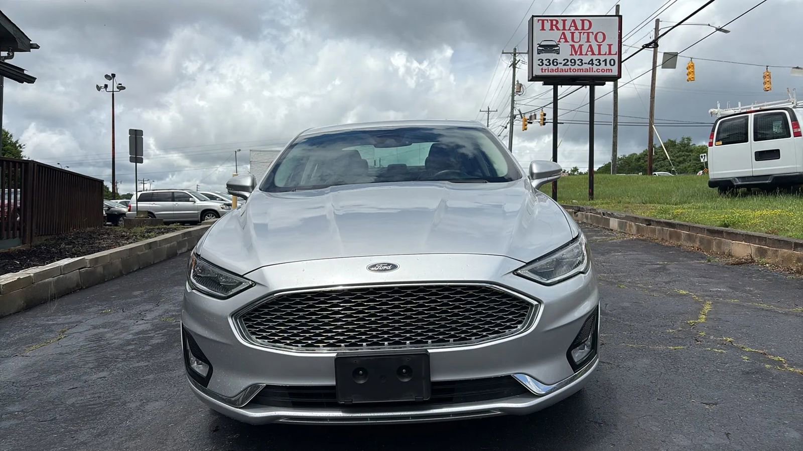 Used 2019 Ford Fusion Titanium image 2