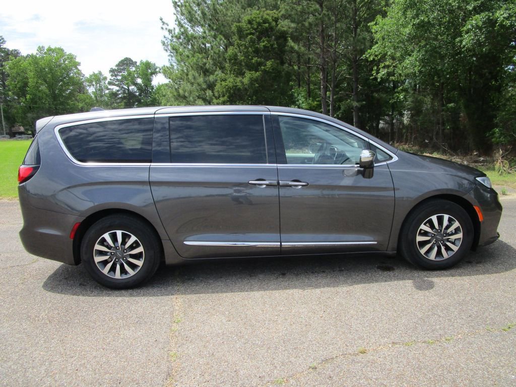 Used 2022 Chrysler Pacifica Limited image 6